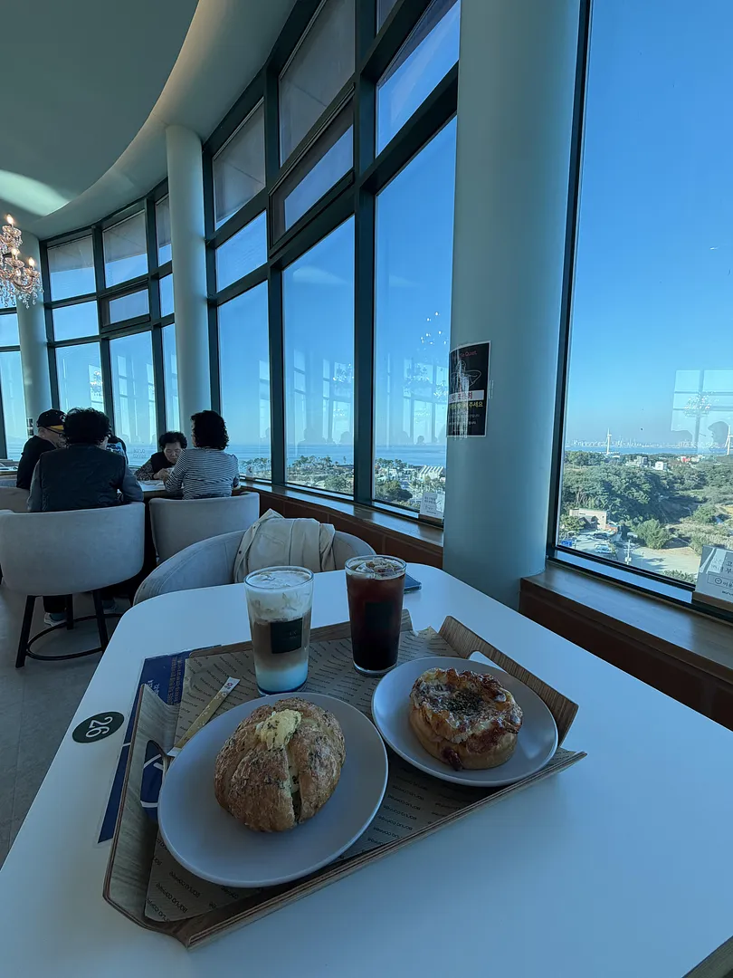 The 360° Café You Need to Visit in Daebudo (4/5)