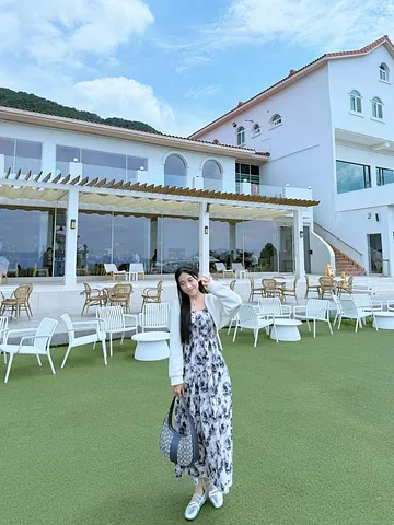 Dreaming of Santorini? 🇬🇷✨ You can experience similar vibes right here in Korea! (2/3)