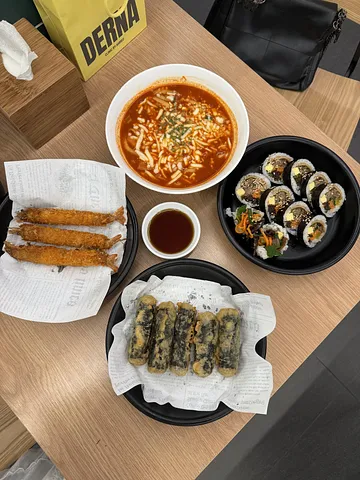 A 24-hour Korean restaurant in Myeongdong, under 10.000 KRW (1/3)