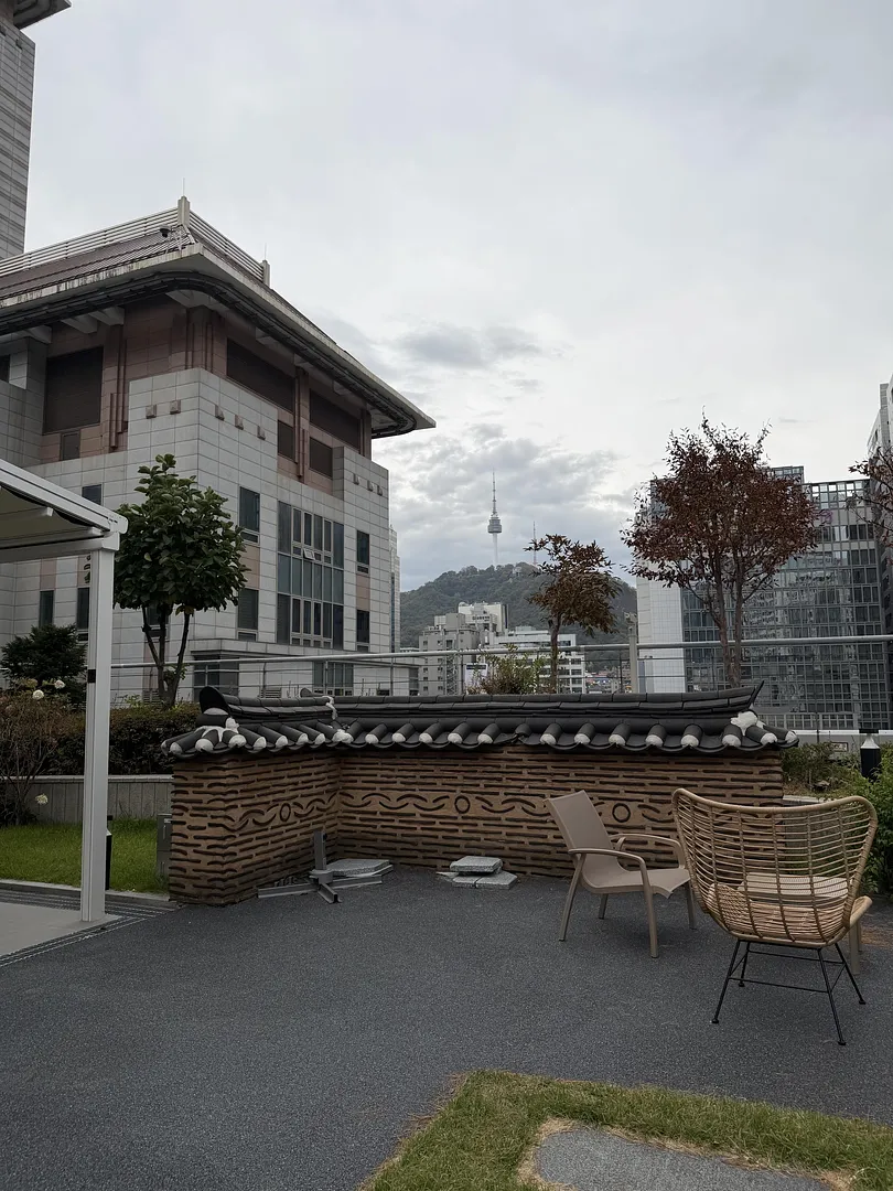 A Unique Cabin Stay in Myeongdong with a Namsan View (3/5)