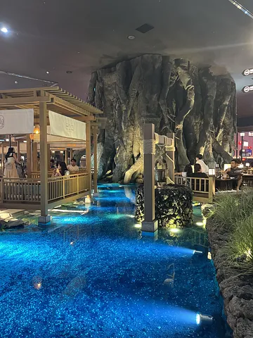    A Must-Visit Destination, Not Just a Food Court (2/5)
