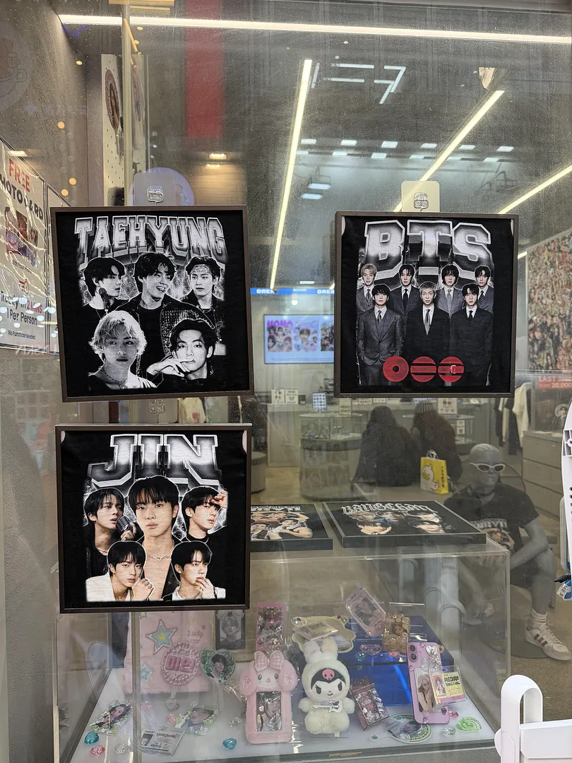     Make your own Korean souvenir in Myeongdong!  (2/5)