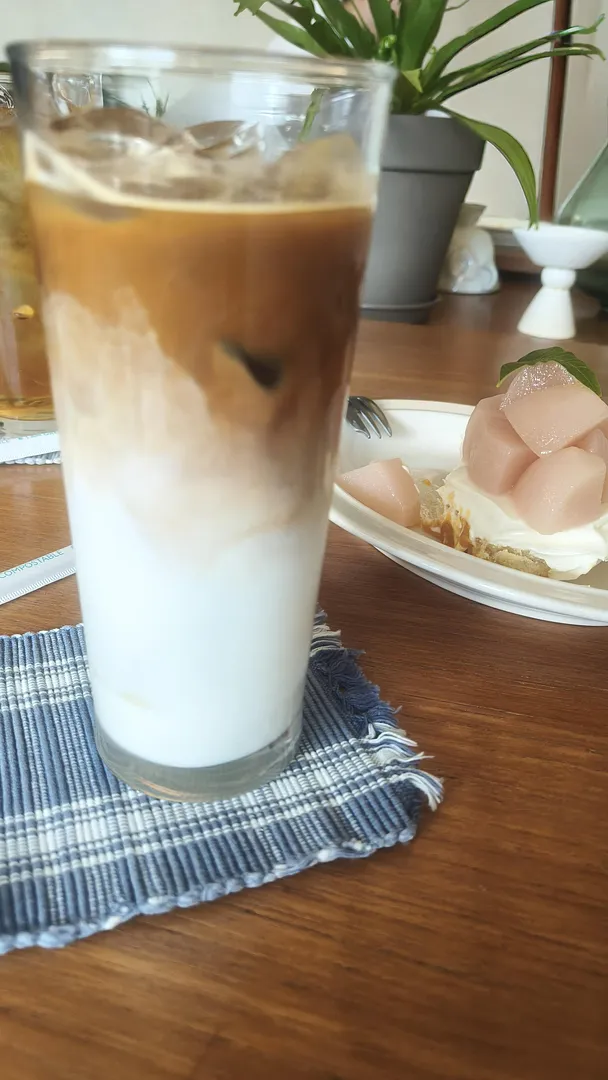 🍑 Summer on a Plate: The Famous Peach Tiramisu at Ordinary Heroes in Daegu (2/2)