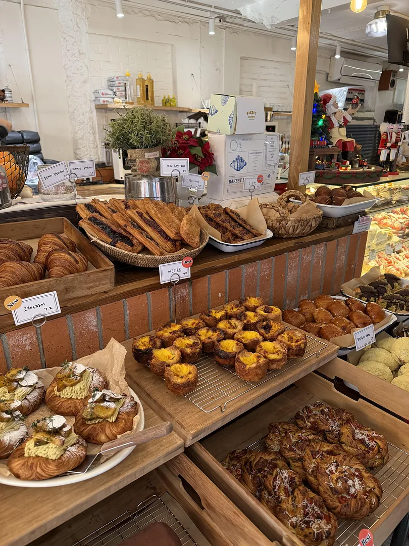 A Cozy Bakery Café Just Minutes from Gangnam Station  (4/5)
