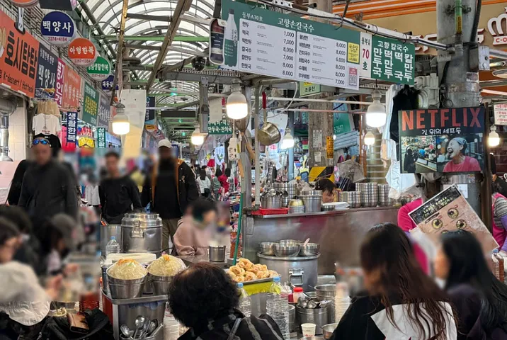 5 Traditional Markets in Seoul Foreigners Should Visit (1/5)