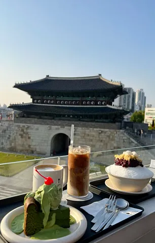Korea is often called the land of Iced Americano — and honestly, it makes sense. ☕🧊 (1/5)
