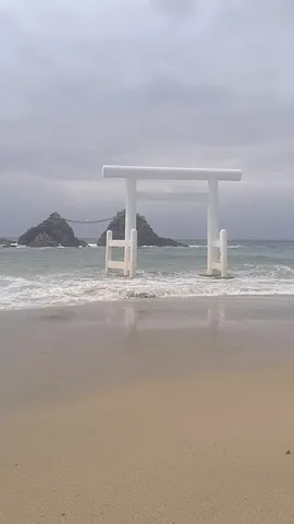 The floating White Torii Gate of Fukuoka (1/4)
