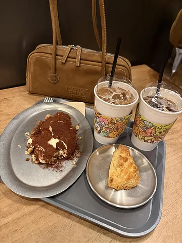 This isn’t just another pretty café in Gangnam (1/5)