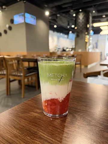 🍵 Matcha stop in Myeongdong 🇰🇷 (1/3)