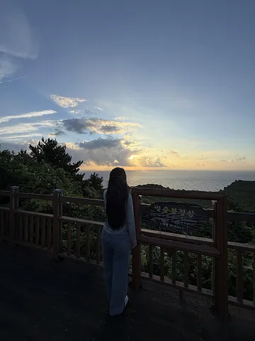 Where Jeju’s Sunrise Meets the Sea (1/5)