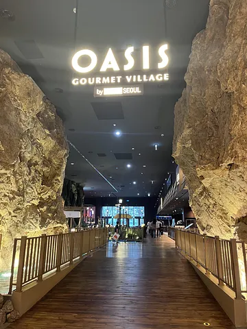     A Must-Visit Destination, Not Just a Food Court (4/5)