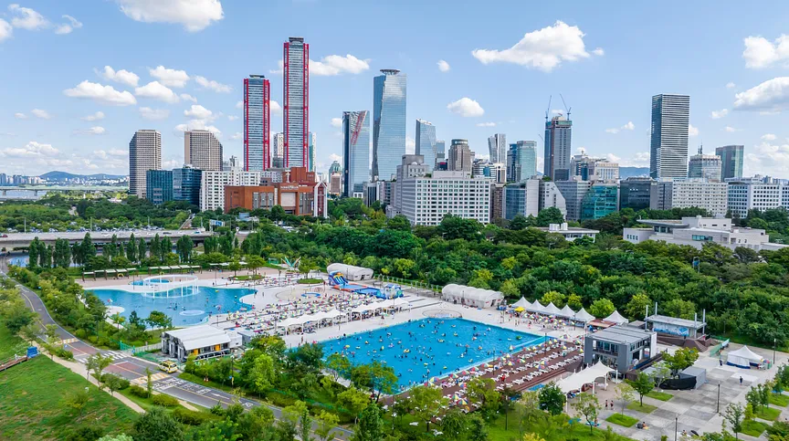
Enjoy a refreshing summer at Hangang Park!

Locations
Swimming pools: Ttukseom and Yeouido
Water play areas: Ja...