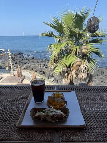 A must-visit café in Aewol, Jeju!  (1/5)