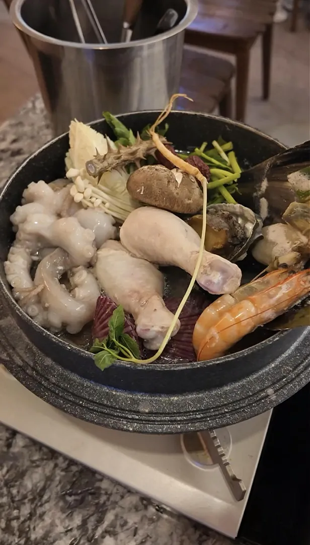 Korean Traditional Hot Pot (1/4)