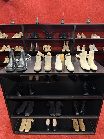 ALL SHOES ONLY ₩9,900?! 👠🇰🇷 (2/5)