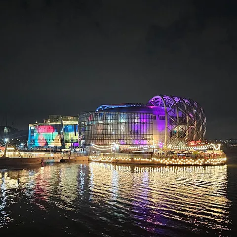 Architectural fact about Saebitseom(세빛섬) on Han river. (1/2)