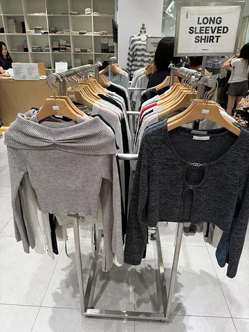 Found one of the cheapest clothing stores in Myeongdong! (3/5)