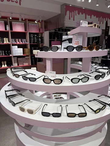 Korean fashion & accessories starting from just ₩30,000 (1/5)