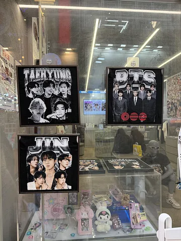     Make your own Korean souvenir in Myeongdong!  (2/5)