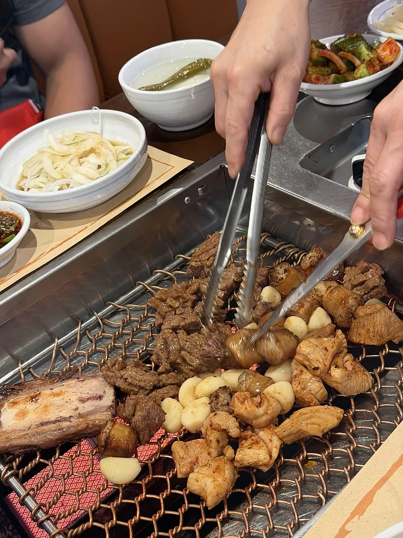 Looking for a Korean BBQ experience in Gangnam? 🥩🇰🇷 (1/5)