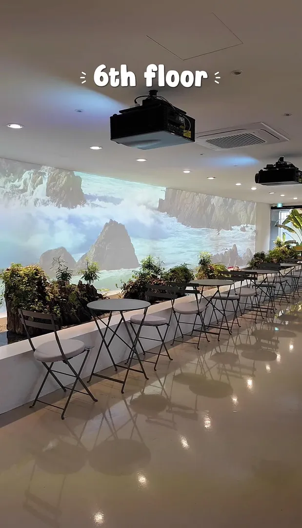 Tallest cafe in Hongdae (5/5)