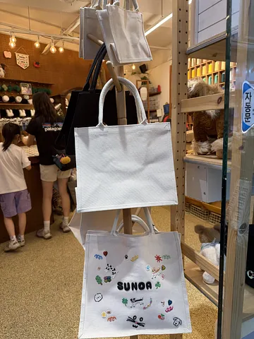 Found a cute little DIY spot in Myeongdong! (4/5)