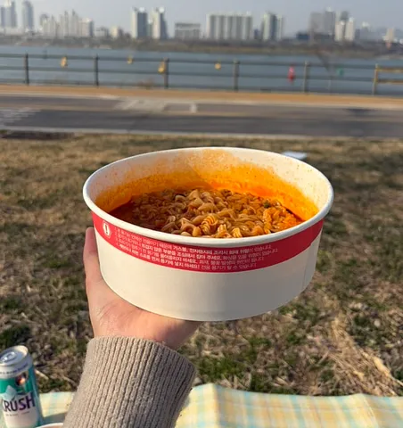 The best ramen spot in Seoul. (1/3)