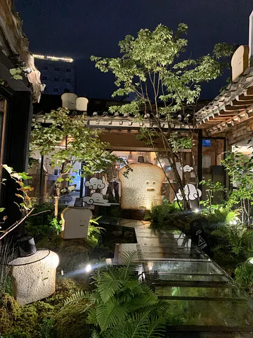 rainy night in ikseondong alley💕 (5/5)
