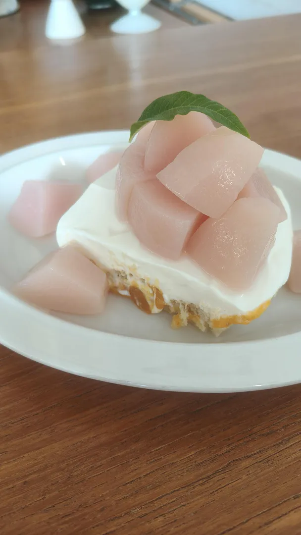 🍑 Summer on a Plate: The Famous Peach Tiramisu at Ordinary Heroes in Daegu (1/2)