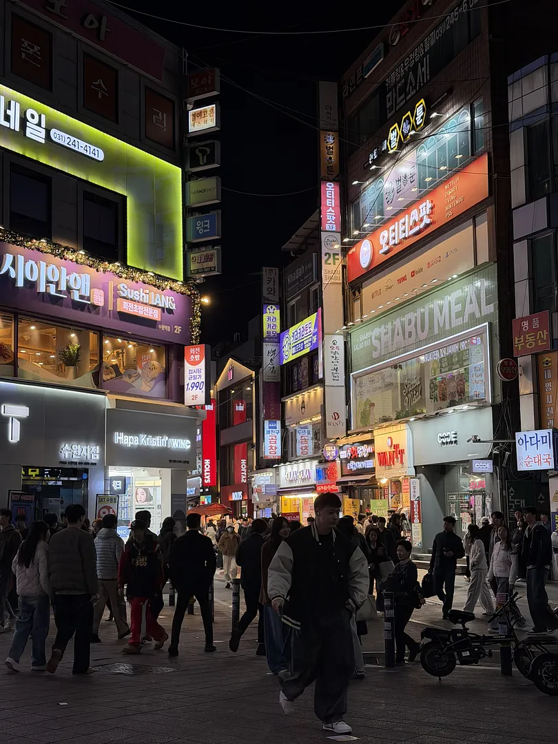 Myeongdong vibes, but with more locals than tourists (2/5)