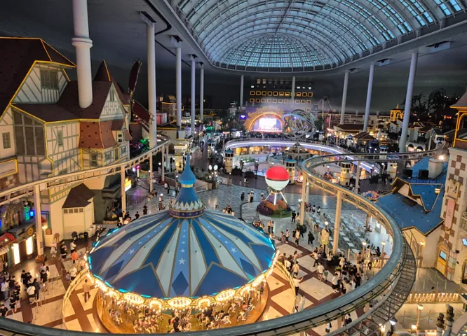 Discover Lotte World in Jamsil, Seoul (2/4)