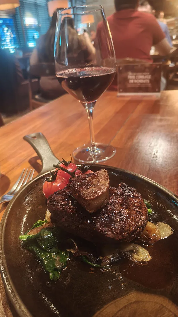 Bedrock Bar & Grill  (4/4)