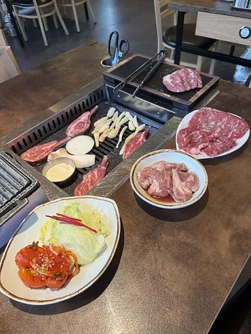 I finally tried 육미곳간 (Yukmi Gotgan) Myeongdong (1/3)
