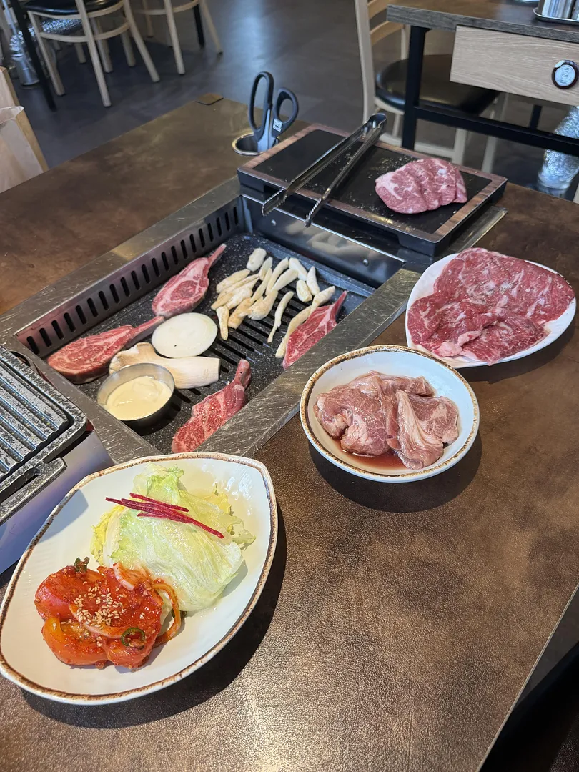 I finally tried 육미곳간 (Yukmi Gotgan) Myeongdong (1/3)