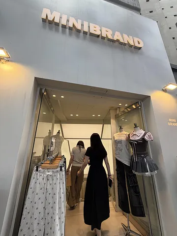 Found one of the cheapest clothing stores in Myeongdong! (5/5)
