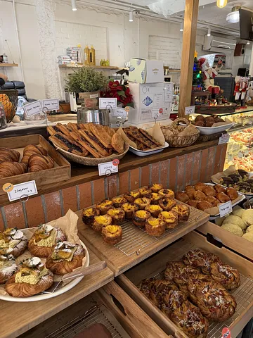 A Cozy Bakery Café Just Minutes from Gangnam Station  (4/5)