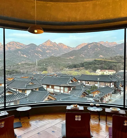 Korea is often called the land of Iced Americano — and honestly, it makes sense. ☕🧊 (2/5)