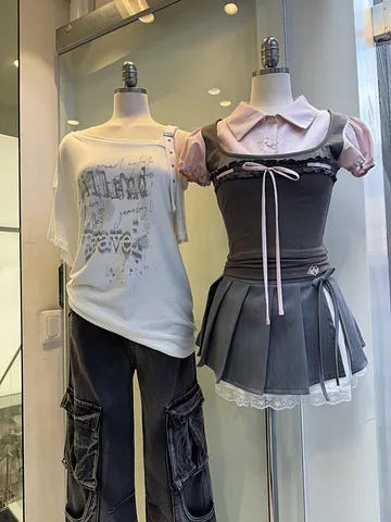 Found one of the cheapest clothing stores in Myeongdong! (1/5)