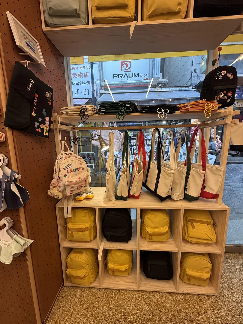 Found a cute little DIY spot in Myeongdong! (1/5)