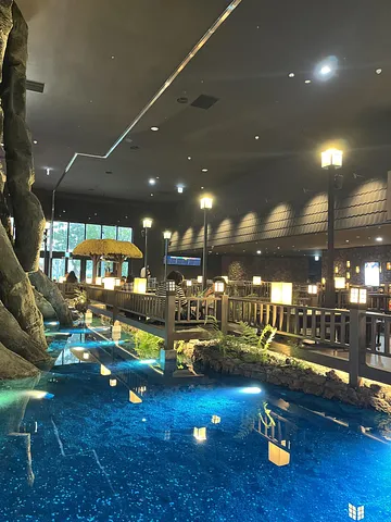     A Must-Visit Destination, Not Just a Food Court (3/5)