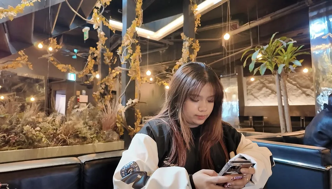 A calm cafe inside Hongdae (4/4)