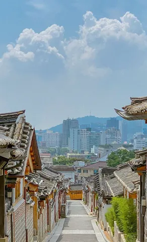 Have you ever visited Bukchon Hanok Village? (2/5)