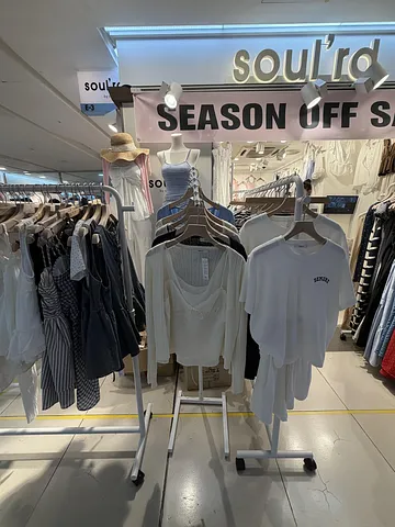 Gangnam Station Underground Shopping Center (1/2)