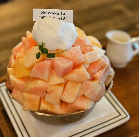 Seongsu-dong has many popular cafes (2/5)
