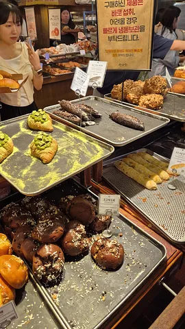 There’s a very famous bakery (3/5)
