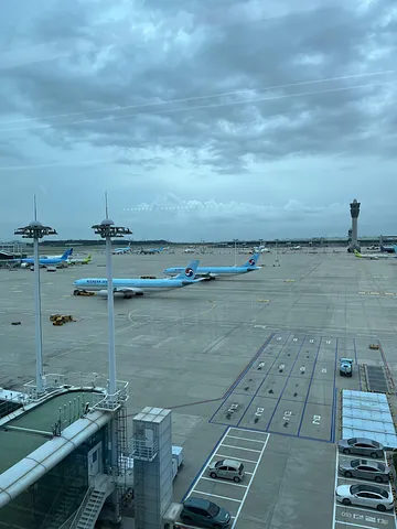 Don’t leave Incheon Airport before finding this spot ✈️ (2/5)