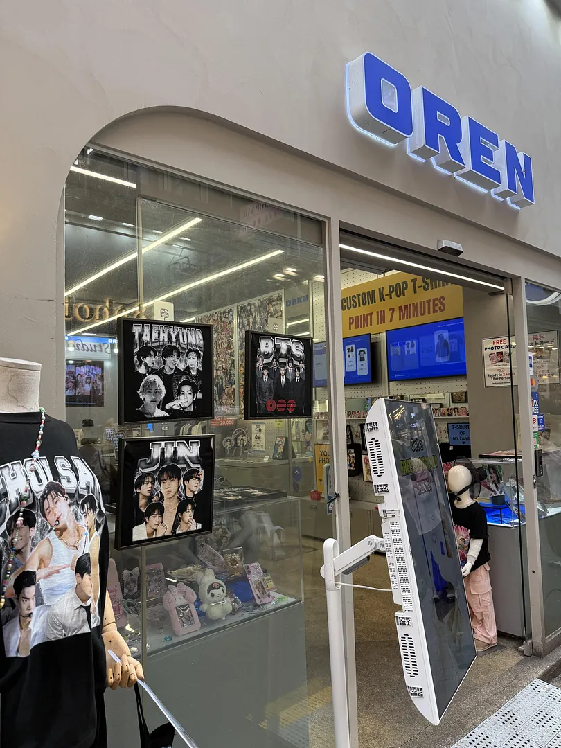     Make your own Korean souvenir in Myeongdong!  (5/5)