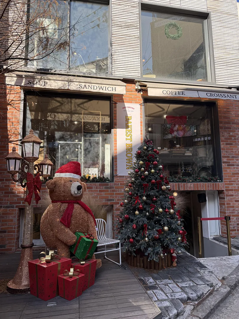 A Cozy Bakery Café Just Minutes from Gangnam Station  (2/5)
