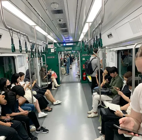 What was the most confusing thing when you first arrived in Korea? (1/5)