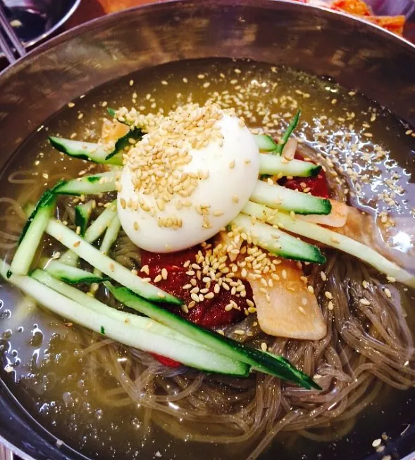 Summer in Korea can get extremely hot, so we have many refreshing dishes to help us cool down! ☀️🧊 (1/3)